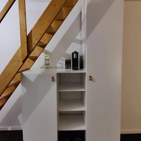 Gemuetliche Dachgeschosswohnung In Lägenhet *